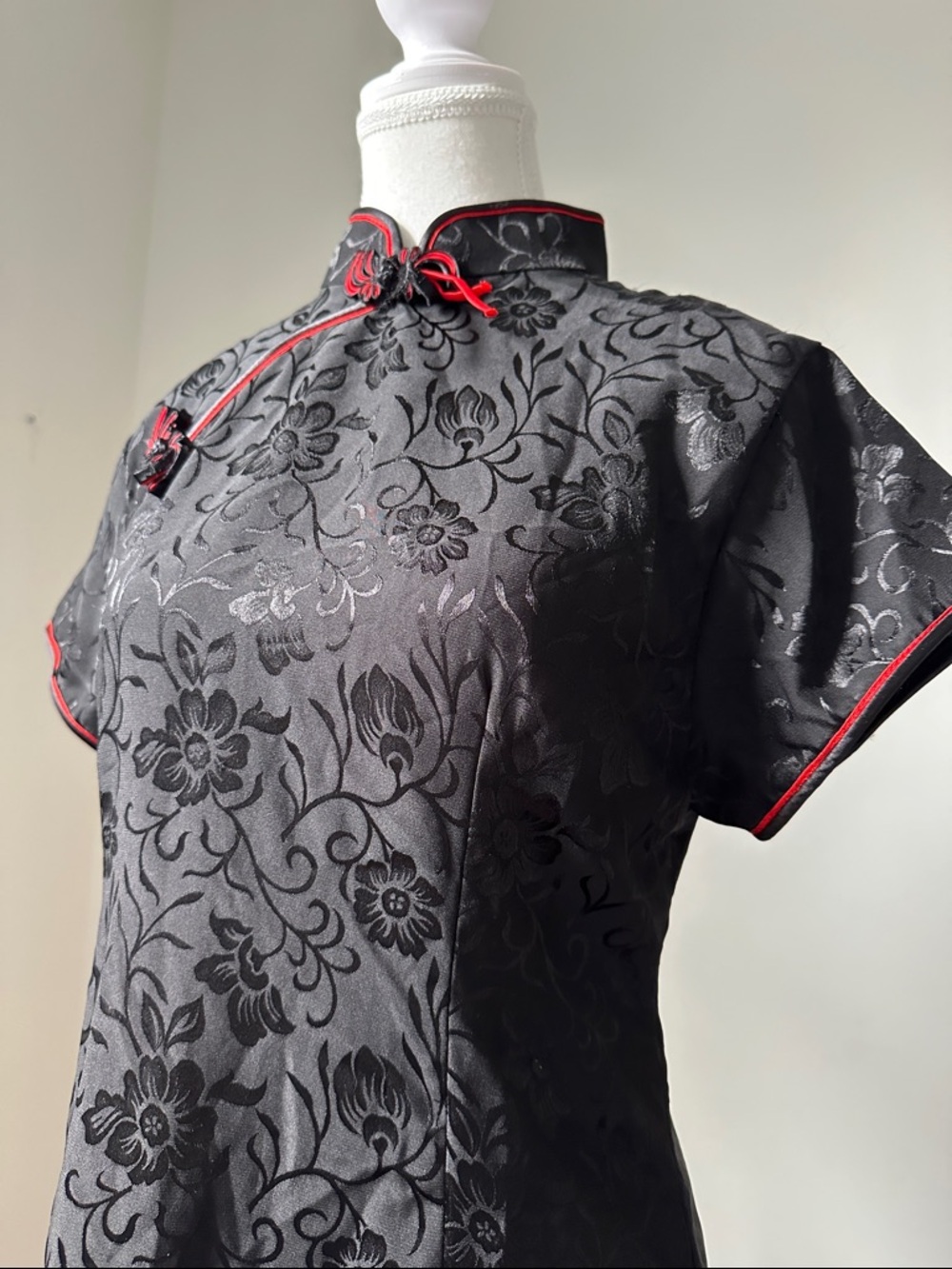 HANDMADE 100% Silk Red & Black Floral Print Traditional Mid Length Qipao Size XL - Picture 2 of 6